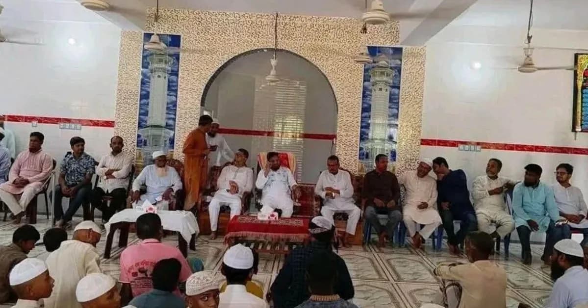 মসজিদে চেয়ার-সোফা বসিয়ে সভা, এমপিকে ঘিরে সমালোচনা