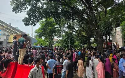 চুয়েটে উপাচার্য পরিবর্তনের প্রতিবাদে ‘কমপ্লিট শাটডাউন’, মূল ফটকে তালা