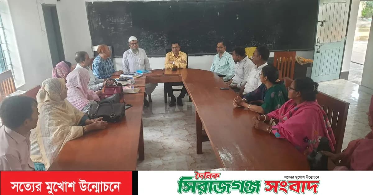 গৌরী আরবান উচ্চ বালিকা বিদ্যালয়ে অভিভাবক ও শিক্ষকদের সঙ্গে সভাপতি শাহাদাত হুসেইন মতবিনিময়