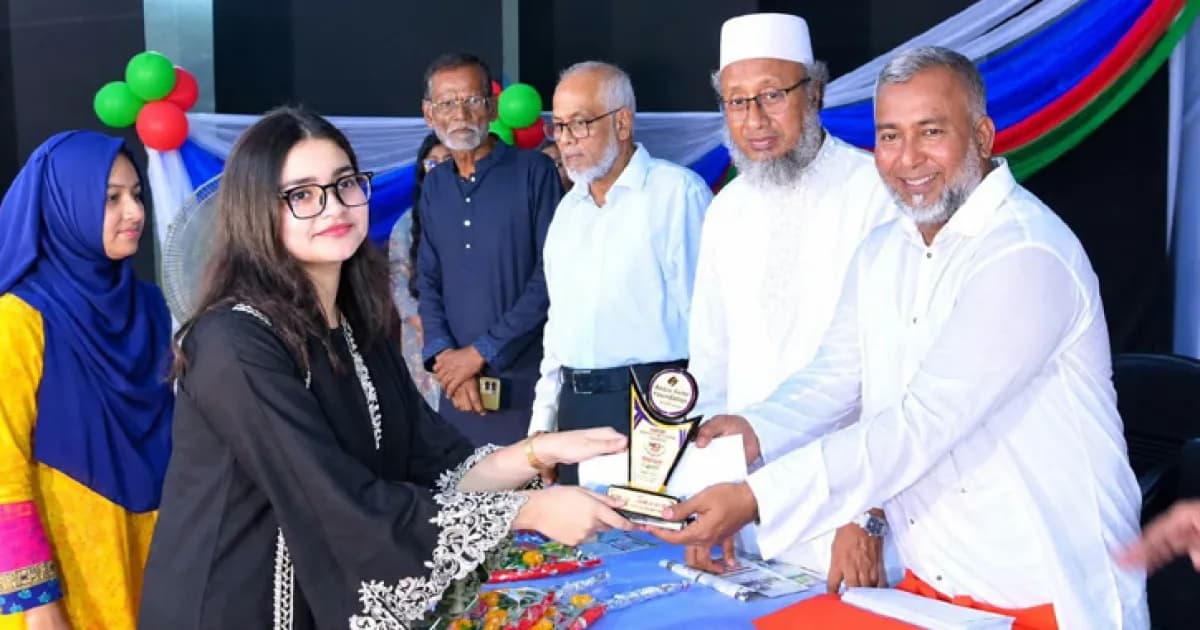 সিরাজগঞ্জে এসএসসিতে জিপিএ-৫ প্রাপ্ত শিক্ষার্থীদের সংবর্ধনা ও বৃত্তি প্রদান