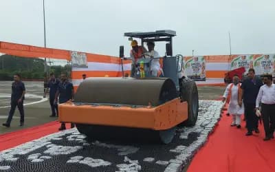 পশ্চিমবঙ্গে ৩ লাখের বেশি বোতল ফেনসিডিল ধ্বংস, রোলার চালালেন মুখ্যমন্ত্রী শুভেন্দু