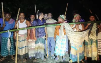 রায়গঞ্জে গরু চুরি ঠেকাতে ১২ বাঁশকল