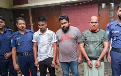 বিশ্ববিদ্যালয় ছাত্রীকে ব্ল্যাকমেলের অভিযোগে বিকাশের ৩ কর্মচারী গ্রেপ্তার