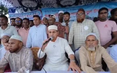 সিরাজগঞ্জের উল্লাপাড়ায় পানসি নৌকা বাইচের উদ্বোধন
