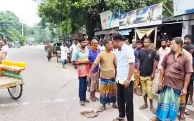 সিরাজগঞ্জের শাহজাদপুরে বেপরোয়া ট্রাকের চাপায় পিষ্ট হয়ে সিএনজি চালক নিহত