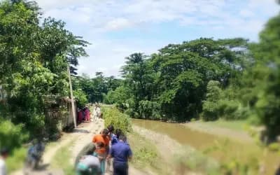 খালে ভেসে এল যুবকের লাশ, পরিচয় খুঁজছে পুলিশ