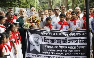 ফুলেল শ্রদ্ধায় আখতার হুসেনকে শেষবিদায়
