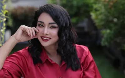মানুষ আদতে পুরোপুরি মনীষী নয়, দানবও নয়