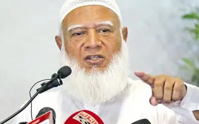 ‘ভুল রাজনীতির খেলা থেকে সরে আসুন’, যে কারণে বললেন জামায়াত আমির