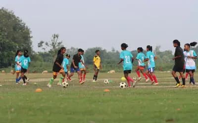 রাঙ্গাটুঙ্গীর কিশোরী ফুটবলারদের জন্য কিশোর আলোর বৃত্তি নবায়ন