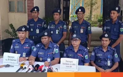 সিরাজগঞ্জের কাজীপুরে বার্মিজ রিভলবার ও ৩ রাউন্ড গুলিসহ অস্ত্রধারী গ্রেপ্তার