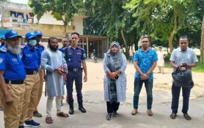 সিরাজগঞ্জে থানায় জিডি করতে গিয়ে ৪ বোতল চোলাই মদসহ যুবক আটক