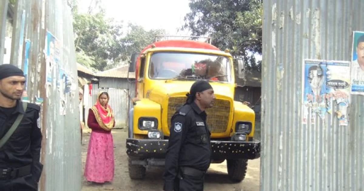 ভেজাল জ্বালানী তেলের কারখানার সন্ধান, ৮০ ব্যারেল জব্দ