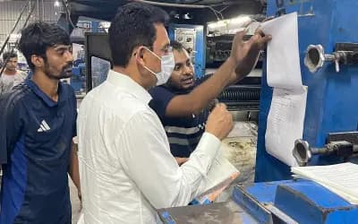 গভীর রাতে ছয় ছাপাখানা পরিদর্শনে শিক্ষামন্ত্রী