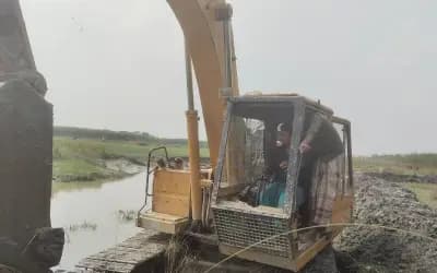 ফসলরক্ষার বাঁধ নির্মাণের সময় কৃষকদের ওপর হামলা, তিনজন আহত