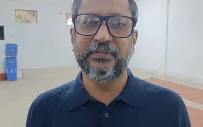 নিজের বাড়ি থেকে পঞ্চগড়-১ আসনের সাবেক সংসদ সদস্য নাঈমুজ্জামানকে গ্রেপ্তার