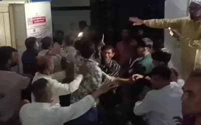 নোয়াখালীতে হামের উপসর্গ নিয়ে শিশুর মৃত্যুর পর হাসপাতাল ভাঙচুর