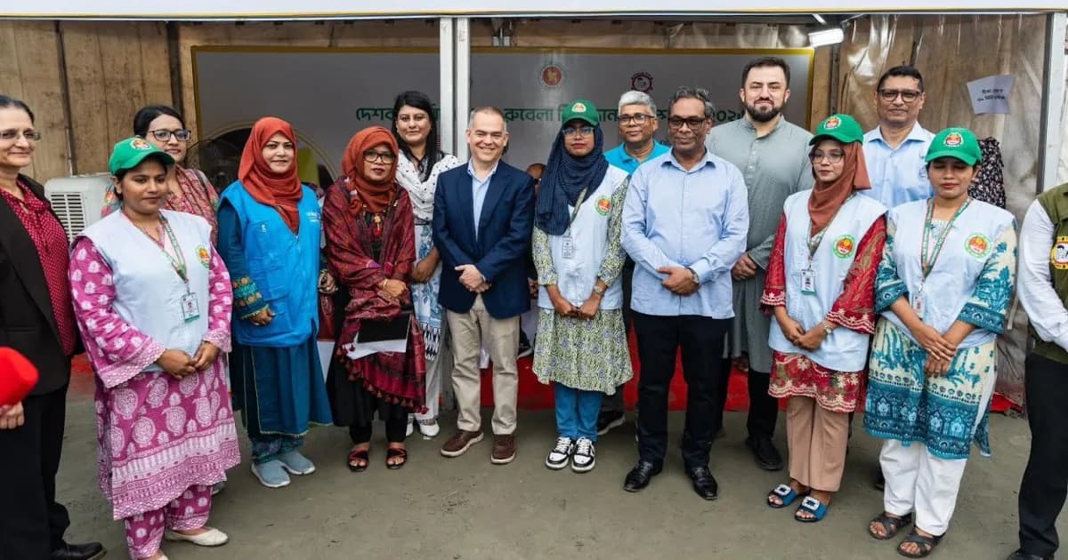 হামের টিকা কার্যক্রম ঘুরে দেখলেন মার্কিন চার্জ দ্য অ্যাফেয়ার্স