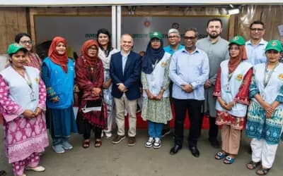 হামের টিকা কার্যক্রম ঘুরে দেখলেন মার্কিন চার্জ দ্য অ্যাফেয়ার্স