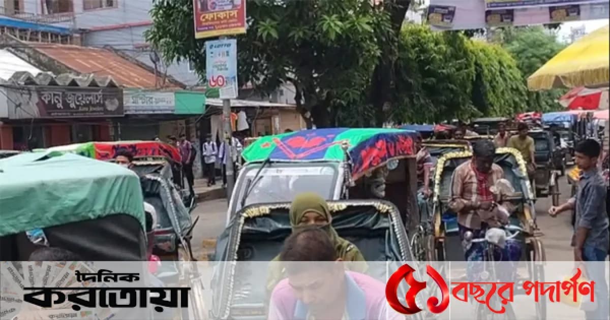 সিরাজগঞ্জ শহরে তীব্র যানজট চরম দুর্ভোগে পথচারীরা