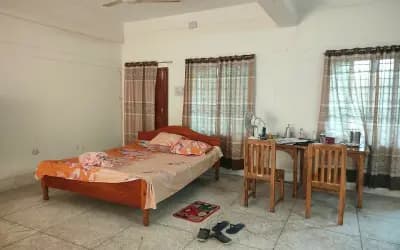 শ্রেণিকক্ষে খাট পেতে থাকছেন কলেজ অধ্যক্ষ