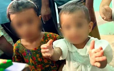 বাজারে দুই মেয়েকে রেখে যান মা, পরে স্বজনদের জানান যে সঙ্গে রাখতে চান না
