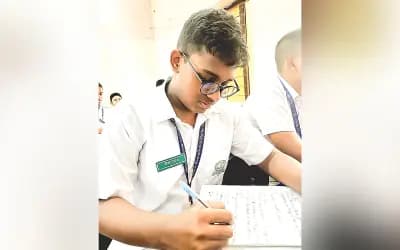 প্রাথমিক বৃত্তি পরীক্ষা ২০২৬। ইংরেজি—প্রিয় বই ও বায়ুদূষণ নিয়ে Short Composition