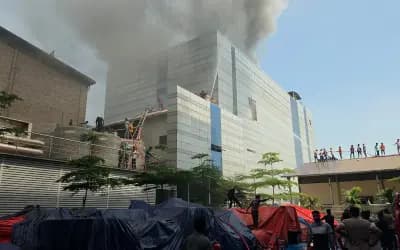 টঙ্গীতে ওষুধ কারখানার আগুন নিয়ন্ত্রণে ফায়ার সার্ভিসের ১৪টি ইউনিট