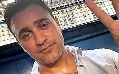ইমরান খানকে ভারত ছাড়তে বলেছে পুলিশ
