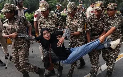 ভারতে নিজ দেশেই ‘বিদেশি’ সাহিদারা: ১৩ কোটি ভোটারের নাম বাদ পড়ার রহস্য কী