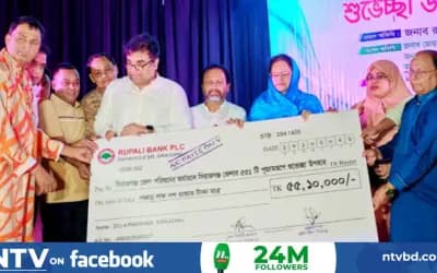 সিরাজগঞ্জে পূজামণ্ডপে জেলা পরিষদের ৫৫ লাখ টাকার চেক বিতরণ