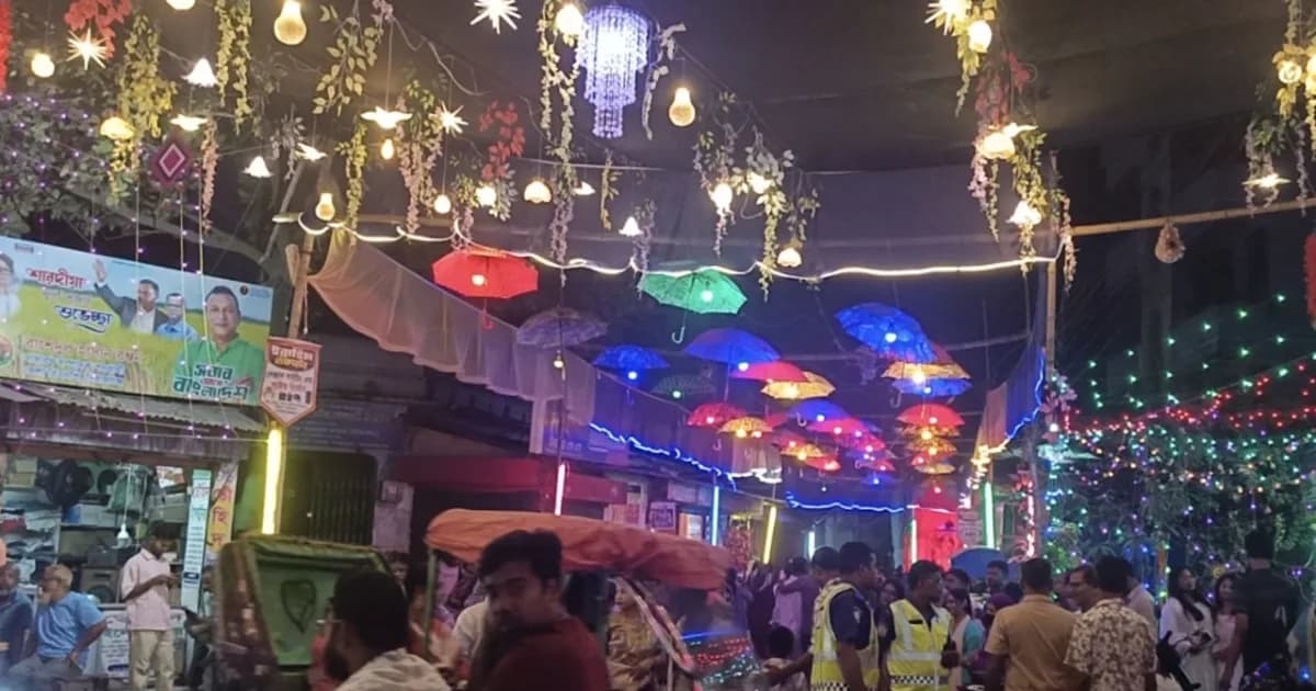 দুর্গোৎসবে বর্ণিল আলোকসজ্জায় ঝলমল সিরাজগঞ্জ
