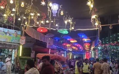 দুর্গোৎসবে বর্ণিল আলোকসজ্জায় ঝলমল সিরাজগঞ্জ
