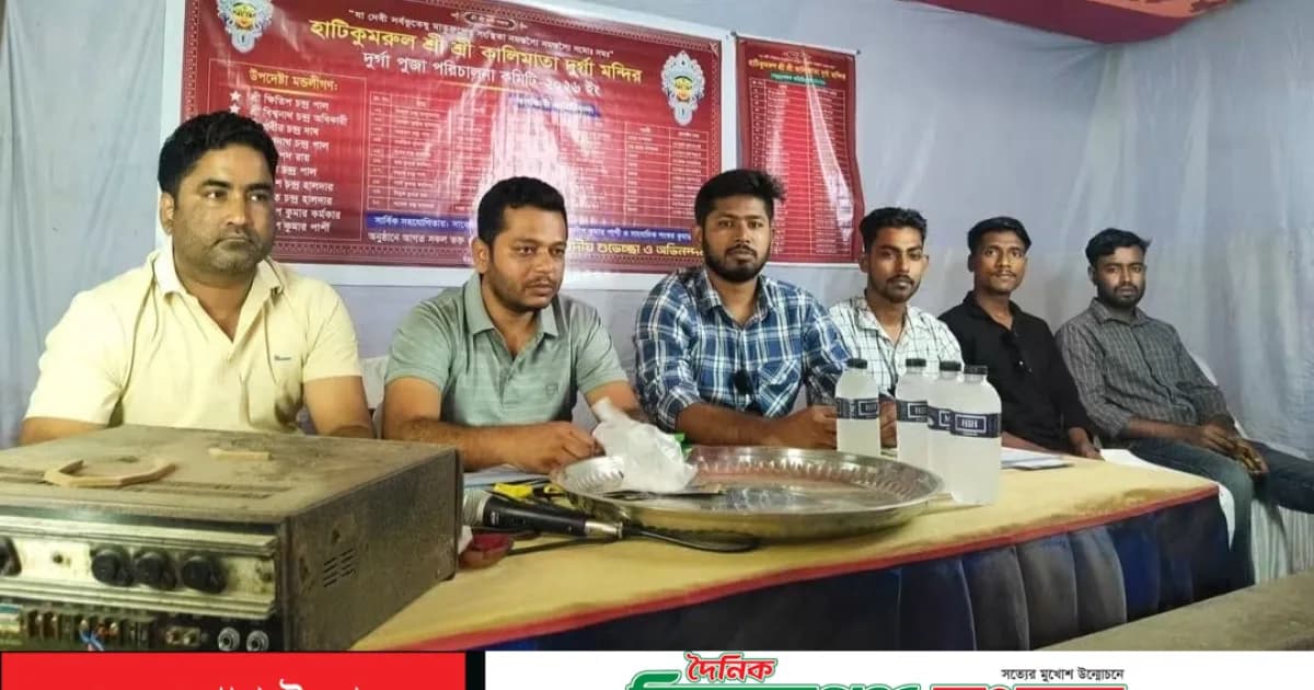 হাটিকুমরুল শ্রীশ্রী কালিমাতা দুর্গা মন্দির পরিদর্শনে ছাত্রদল নেতা রাকিব হোসেন খাঁন