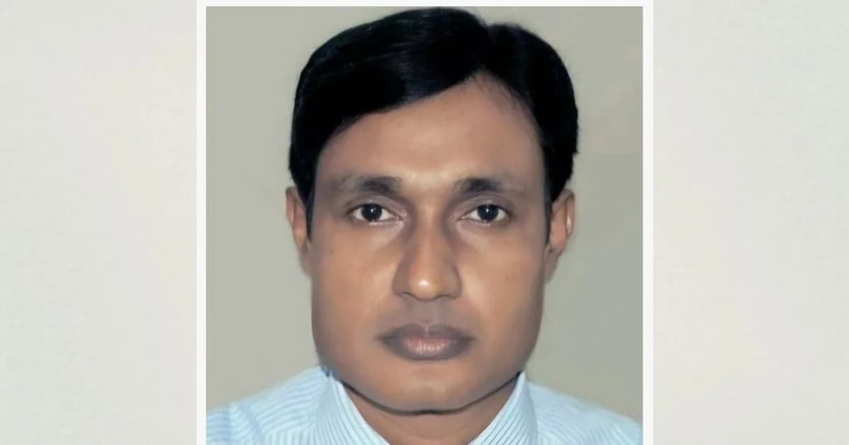 প্রধানমন্ত্রীর সঙ্গে হাত মেলানোর সময় রাষ্ট্রাচার ‘ভঙ্গ’, রাজশাহী বিভাগীয় কমিশনারকে প্রত্যাহার