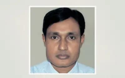 প্রধানমন্ত্রীর সঙ্গে হাত মেলানোর সময় রাষ্ট্রাচার ‘ভঙ্গ’, রাজশাহী বিভাগীয় কমিশনারকে প্রত্যাহার