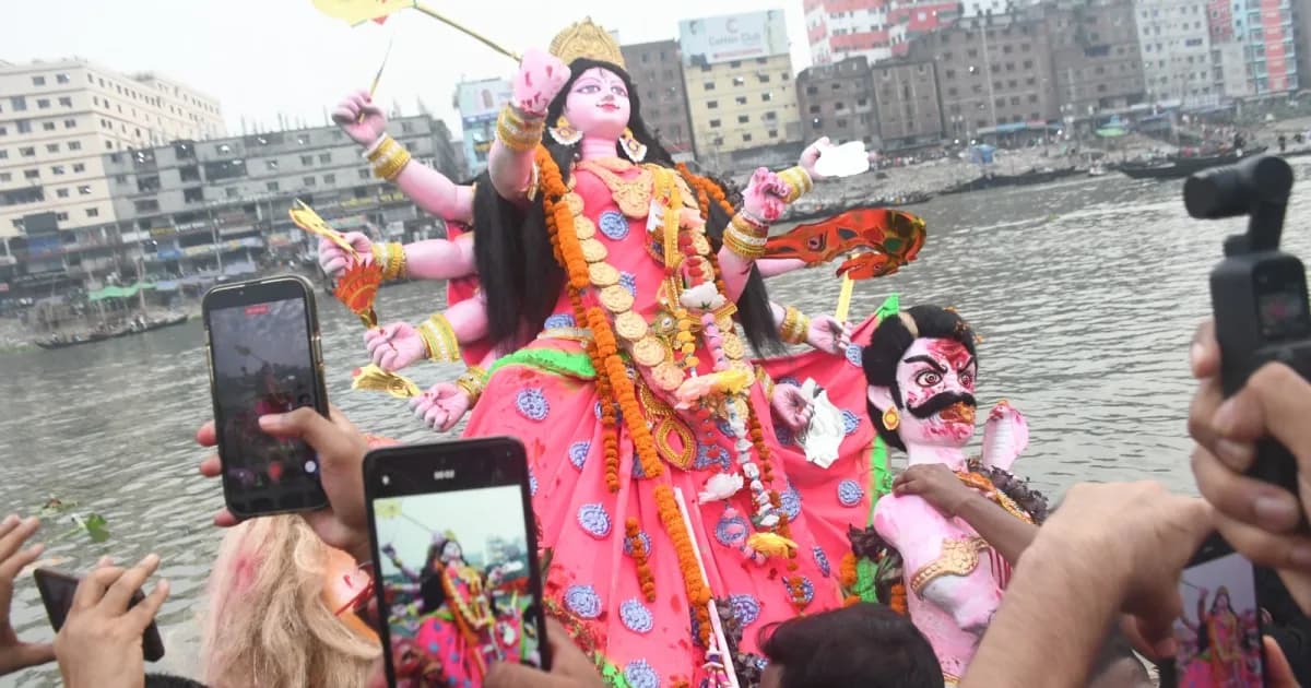 বিসর্জনের মধ্য দিয়ে শেষ হলো শারদীয় দুর্গোৎসব