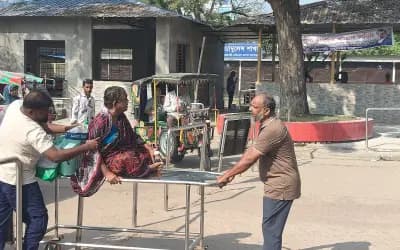 রাজশাহী মেডিকেলে দ্বিতীয় দিনের মতো ইন্টার্ন চিকিৎসকদের কর্মবিরতি, রোগীদের ভোগান্তি