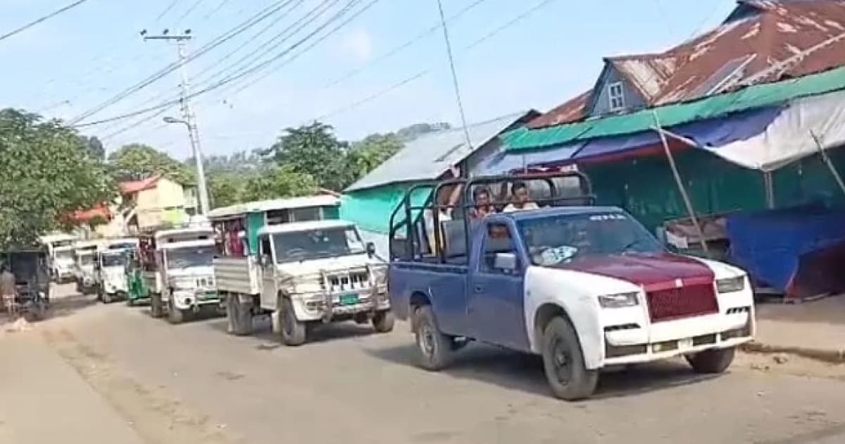 সাজেকে আবার অবরোধ শুরু, ফেরার পথে আটকা পড়েছেন প্রায় দুই হাজার পর্যটক