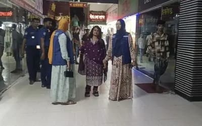 লাইভে ‘বিএনপিকে ভোট দিয়া আজকে ভুক্তভোগী’ বলে ক্ষোভের মুখে নারী ব্যবসায়ী, থানায় নিল পুলিশ