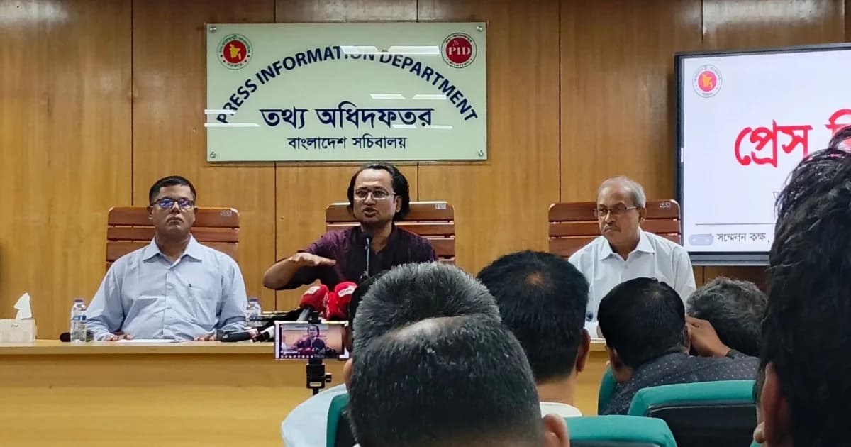 মুক্তিযোদ্ধার দাফনে বাধাকে ‘অত্যন্ত দুঃখজনক’ বললেন তথ্য উপদেষ্টা