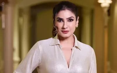 স্টুডিয়োর মেঝে পরিষ্কার, শৌচাগার থেকে বমি সরানো—নায়িকা হওয়ার আগে আর কী করতেন রাভিনা