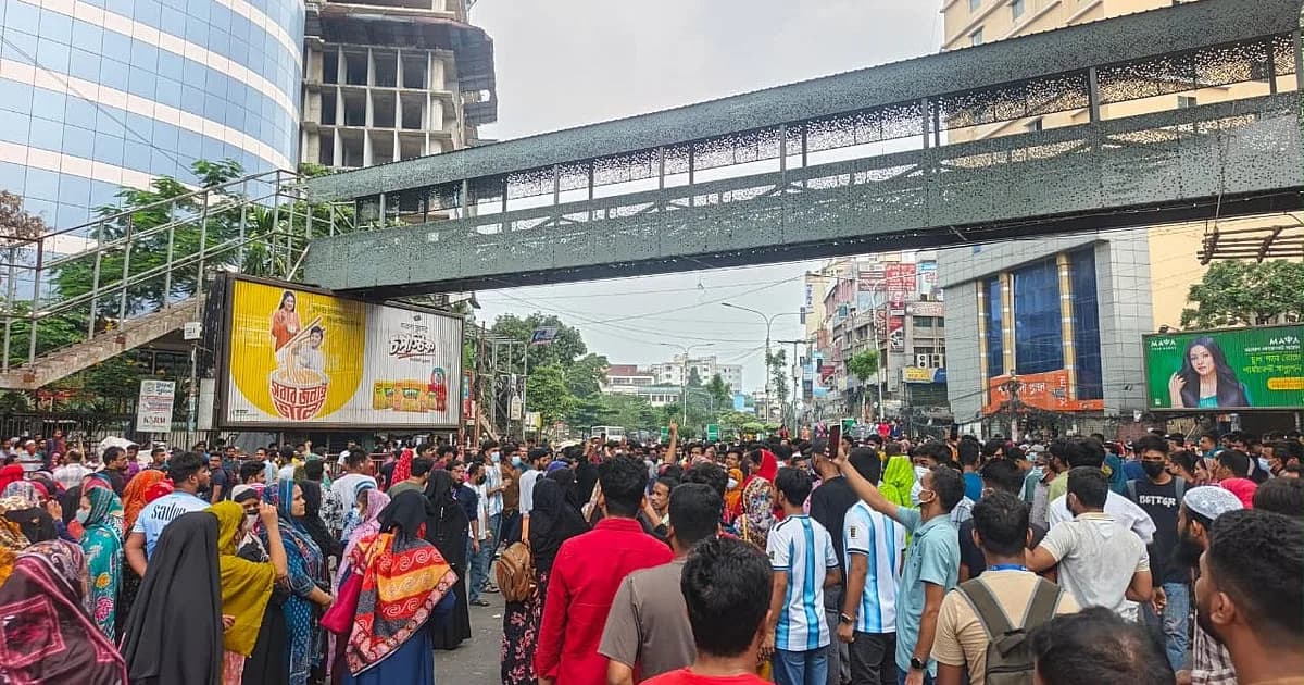 ৩০ হাজার টাকা বেতনের দাবিতে মিরপুর ১০ নম্বরে আবারও পোশাকশ্রমিকদের অবরোধ