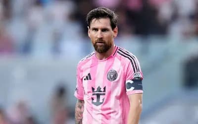 পাঁচটি হলুদ কার্ড দেখেও কেন মেসি নিষিদ্ধ হচ্ছেন না