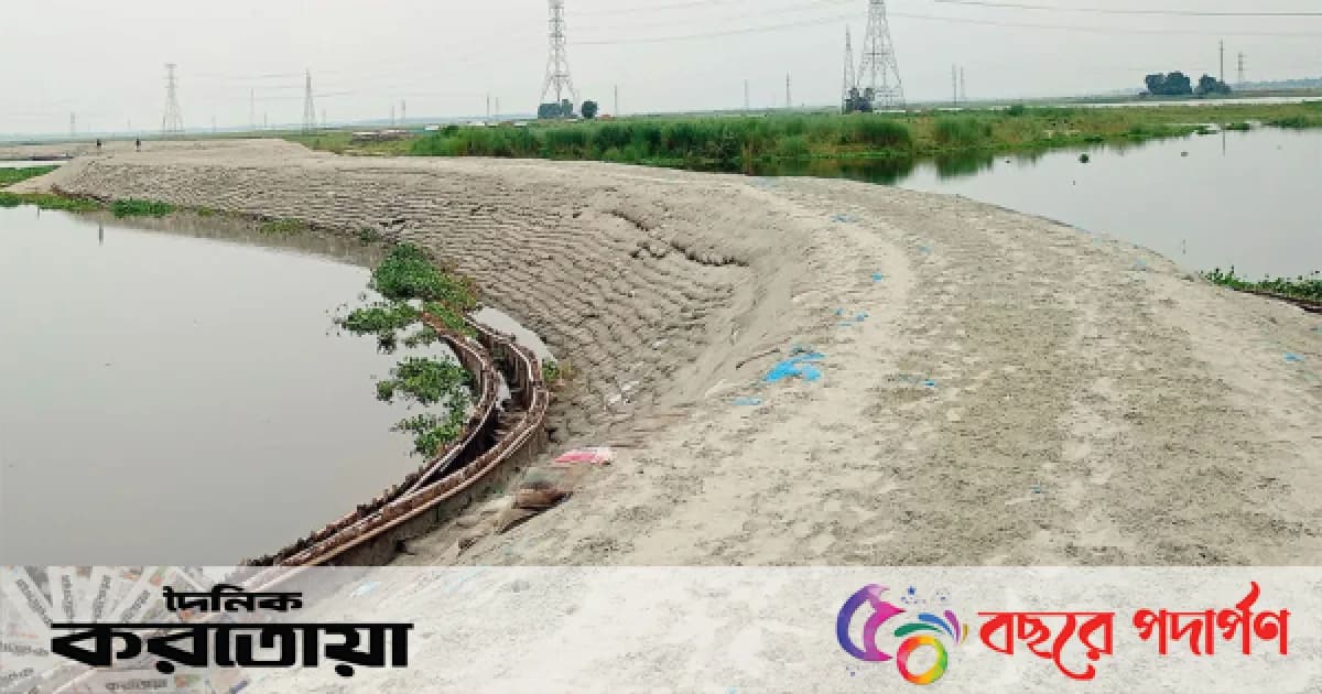 সিরাজগঞ্জের শাহজাদপুরের রাউতারা বালুর রিংবাঁধে সরকারের প্রতি বছর কোটি টাকা জলে