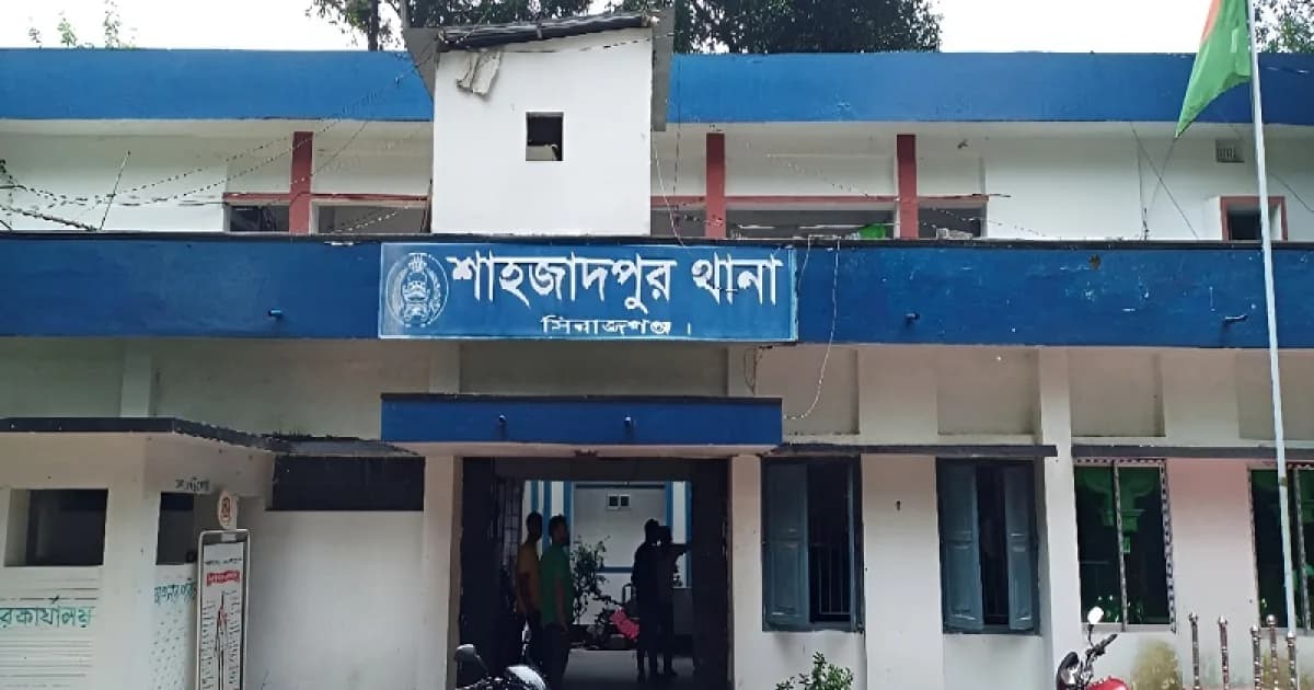 সিরাজগঞ্জ শাহজাদপুর থানায় ছাত্রদল নেতাদের হামলা ও ফোন ভাঙচুর