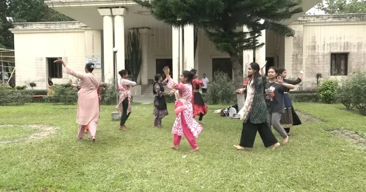 শাহজাদপুর রবীন্দ্র কাচাড়ি বাড়িতে উৎসবের আমেজ