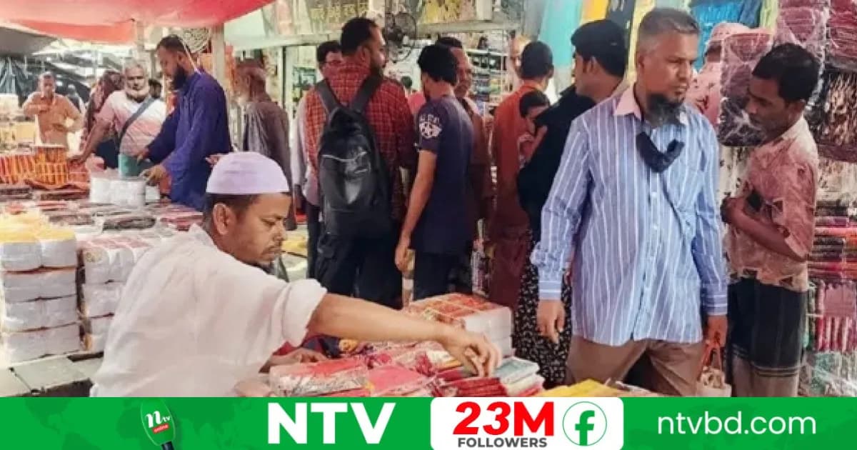 ঈদের আগে জমজমাট শাহজাদপুর কাপড়ের হাট