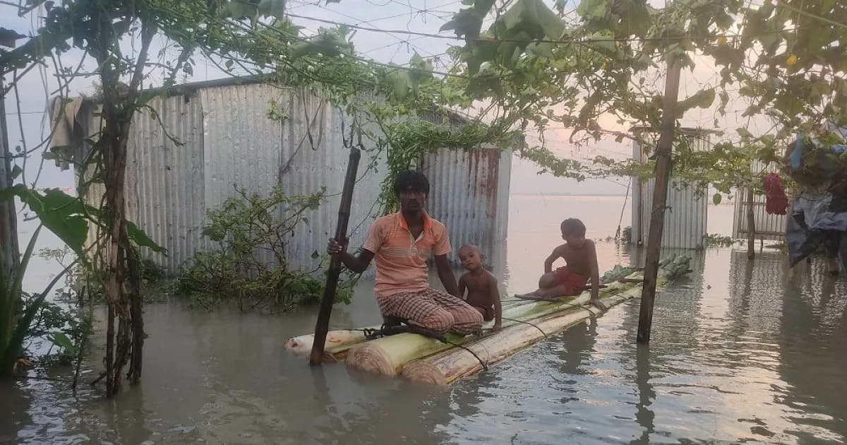 যমুনার পানি বৃদ্ধিতে শাহজাদপুরে ডুবে গেছে ১০ বাড়িঘর