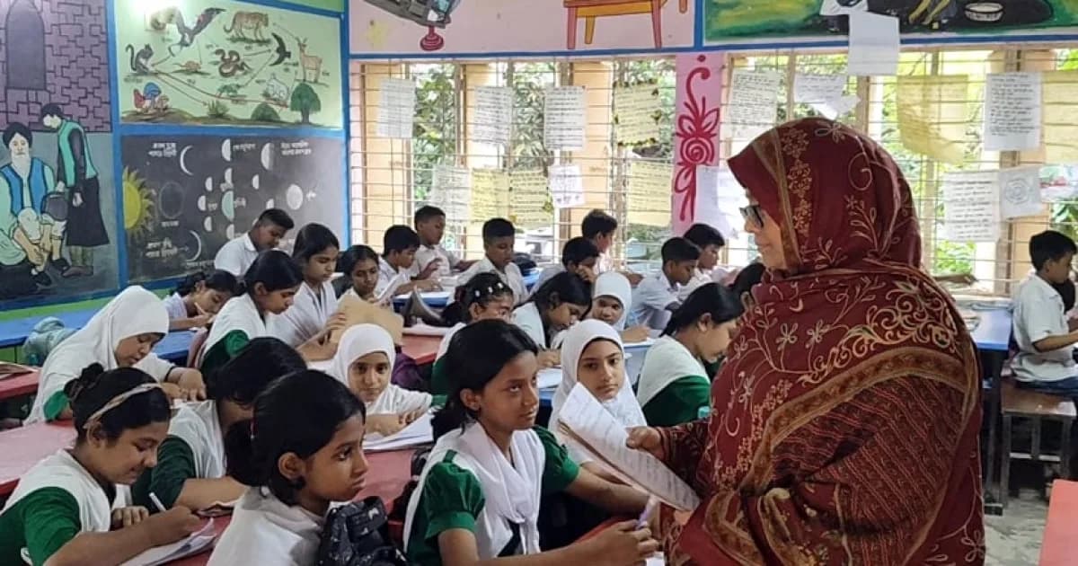 ভারপ্রাপ্তে আর কতদিন! / সিরাজগঞ্জে ১০৫৬ সরকারি প্রাথমিক বিদ্যালয়ে নেই প্রধান শিক্ষক